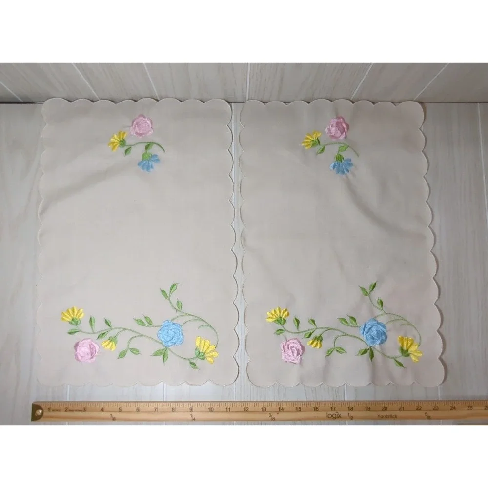 Vintage 6 placemats beige scalloped edge pink blue yellow embroidered flowers